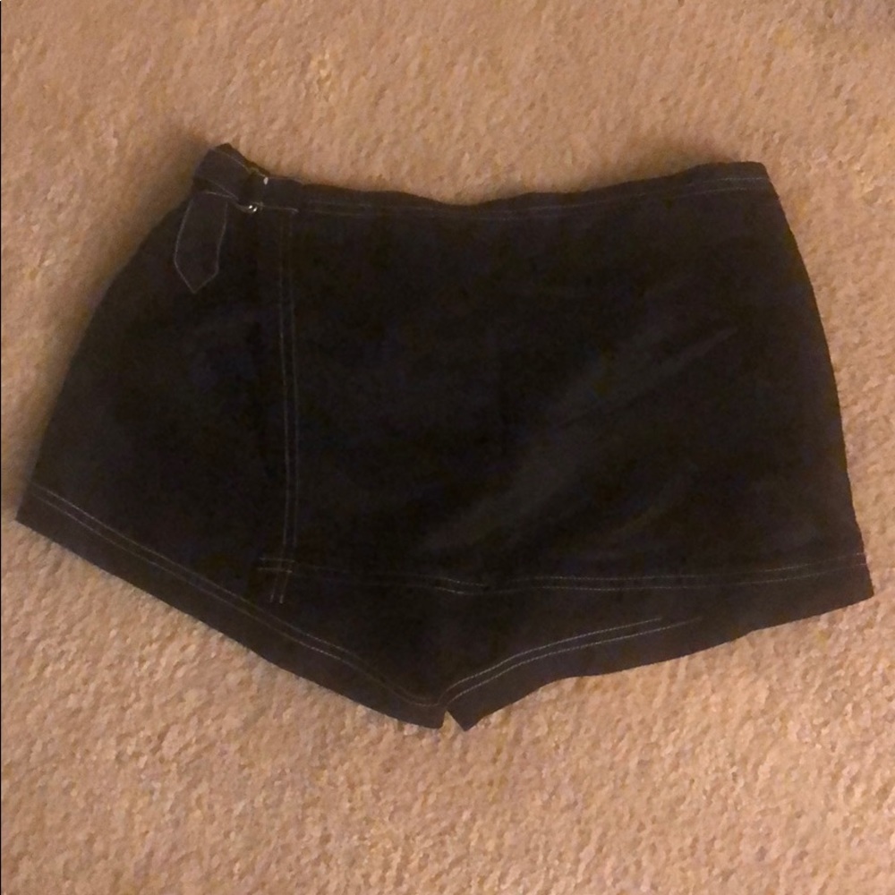 Gym black short size 10 Excellent Condition.